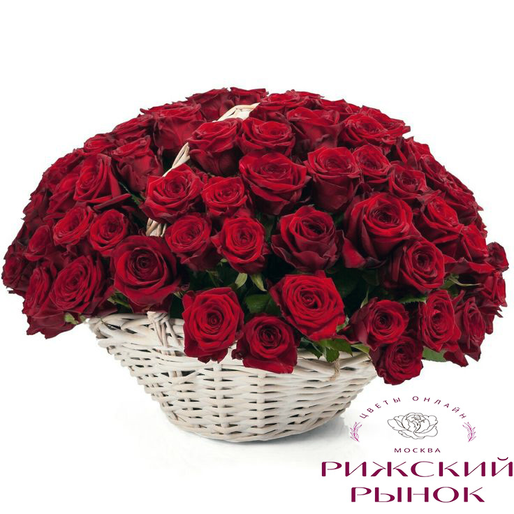 Красные розы в корзине
